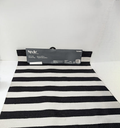 Style Selections 2-ft x 3-ft Black/White Rectangular Indoor Decorative Door Mat